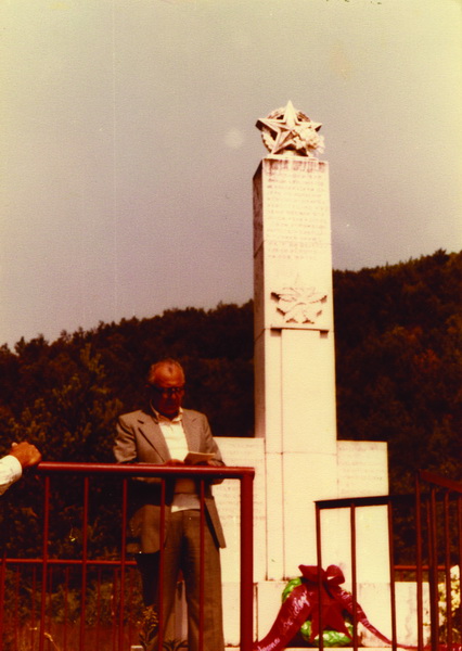 Споменик у Крушковачама, подигнут 1956.године.