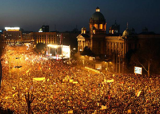 Зашто се догодило рушење и паљење у Београду, после великог народног протеста за Косово и Метохију